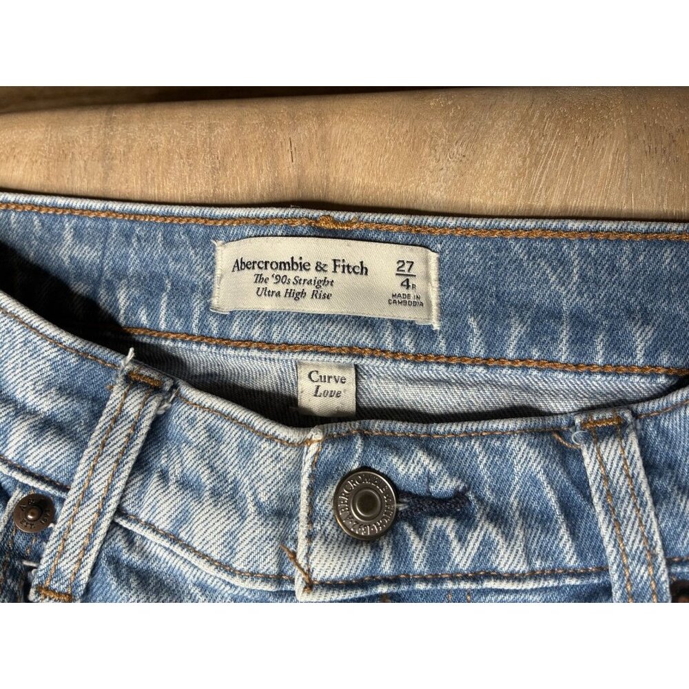 Abercrombie Curve Love 90s Straight Ultra High Rise Jeans Size 27 Light Wash - Picture 3 of 7